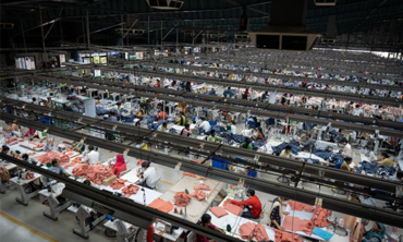 De la maison à l’usine : les travailleuses du textile exploitées 